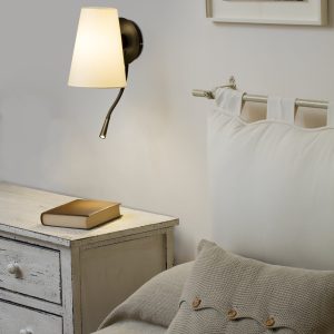 Lupe Wall Lamp With Reader